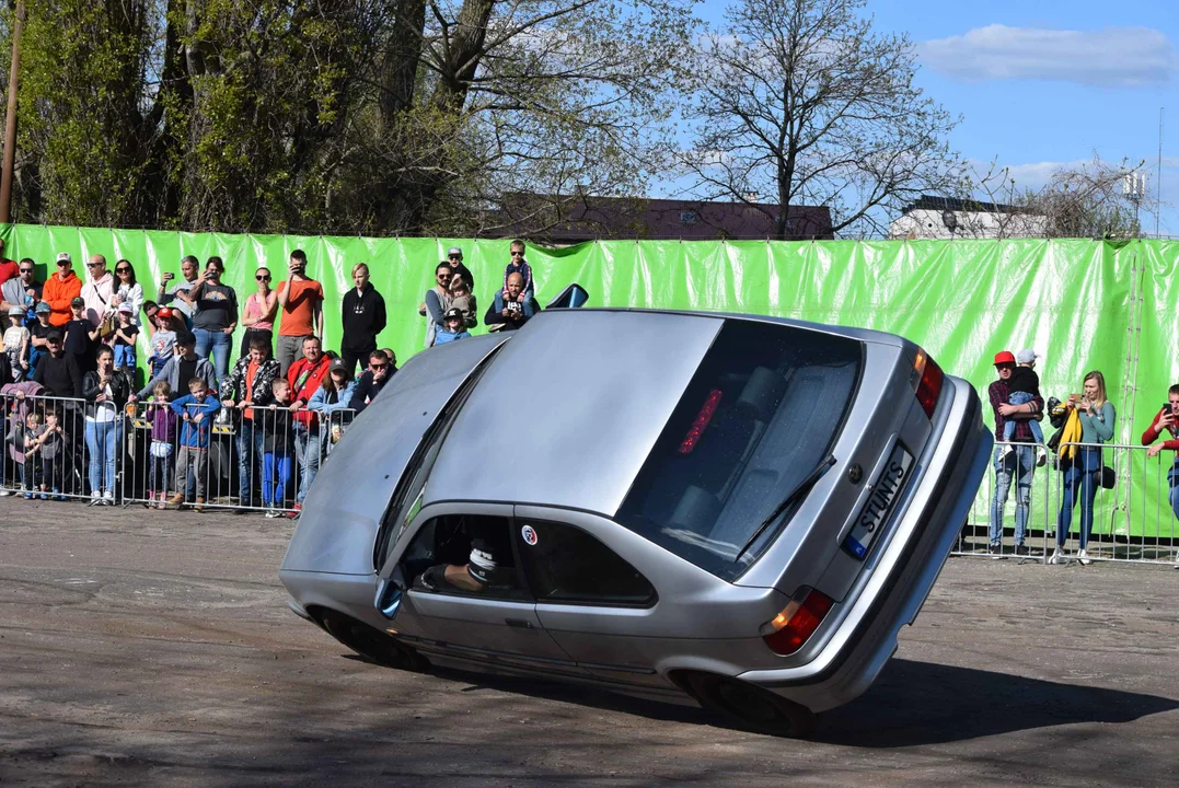 Giganty na czterech kołach zrobiły duże show! Widowiskowy pokaz monster trucków