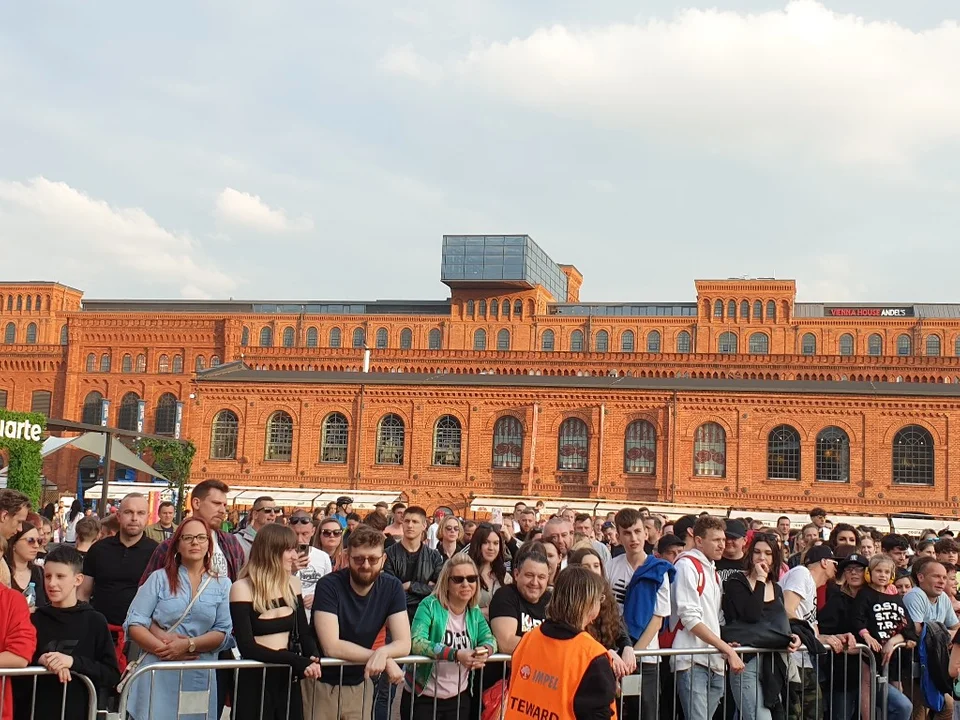 Koncert O.S.T.R. i gości w Manufakturze w Łodzi