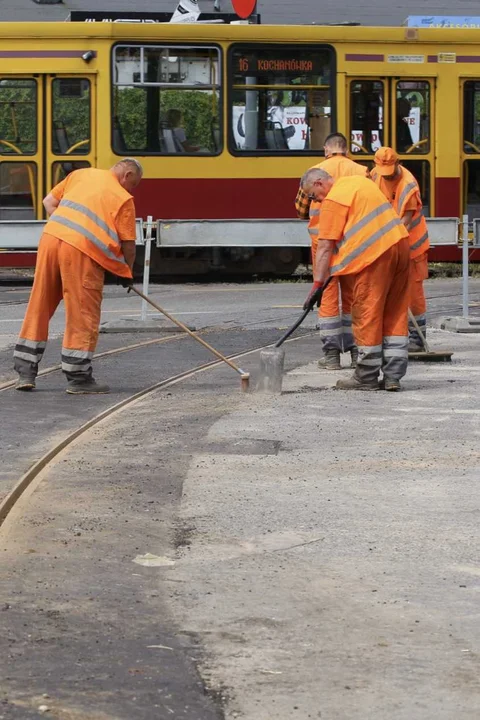 Po alei Włókniarzy zamiast tramwajem, pojedziemy autobusem zastępczym