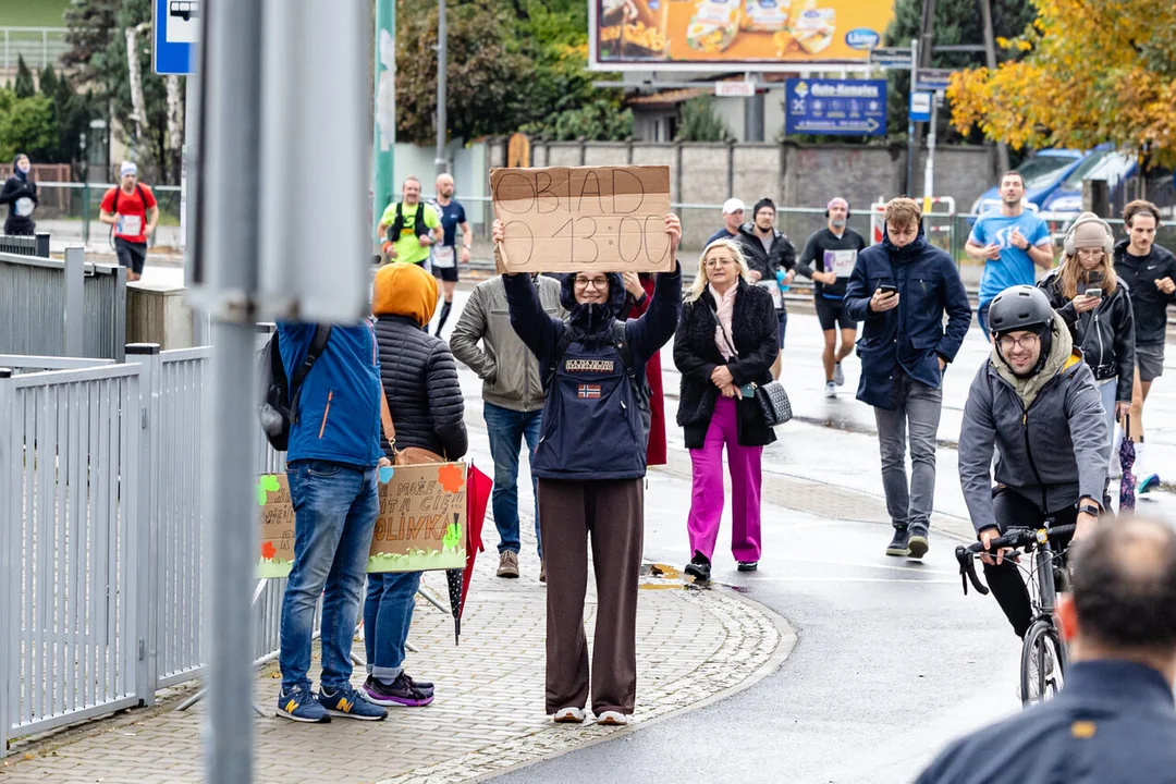 Deszcz, zimno i wiatr nie zepsuły pięknego dnia prawie 4 tysiącom biegaczy