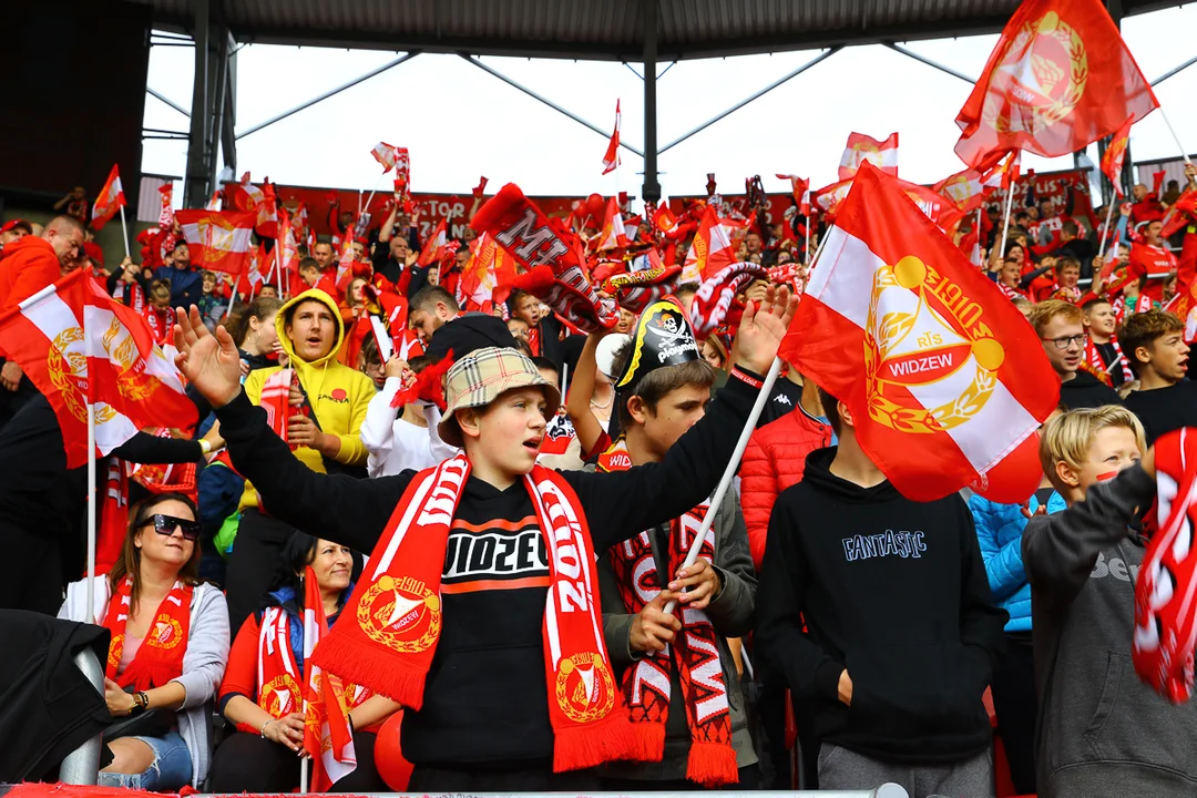 Genialny doping kibiców Widzewa na spotkaniu z Zagłębiem