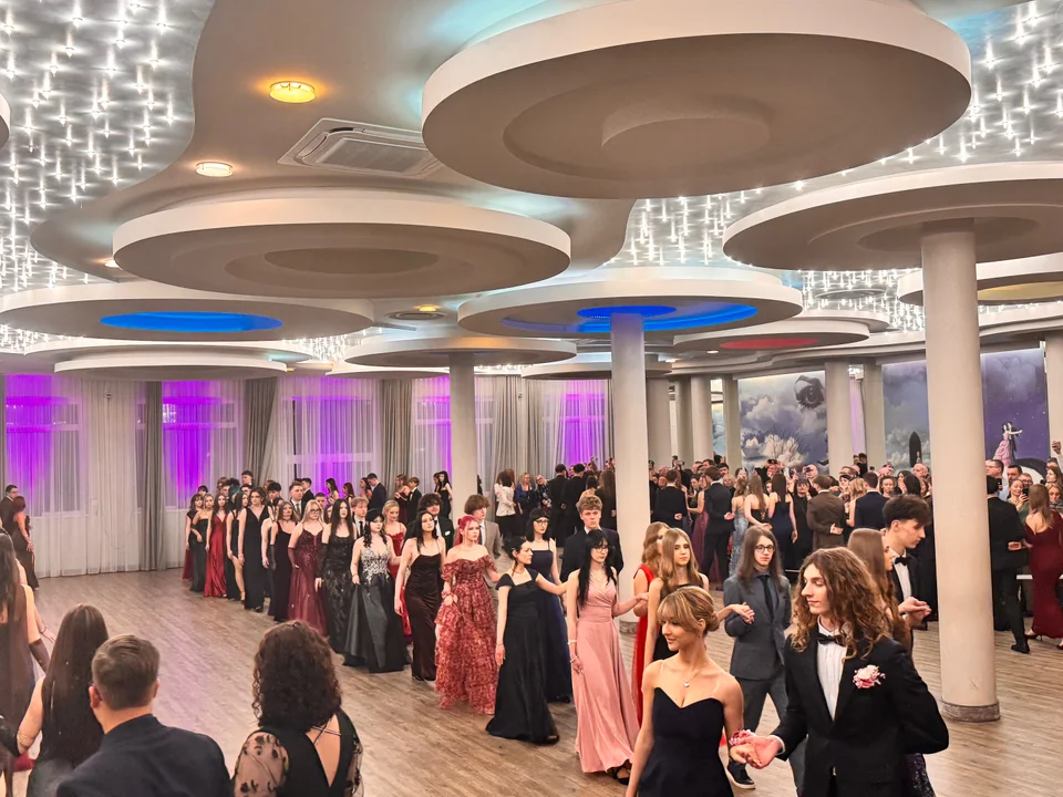 Bal, który zapamiętają na lata. Studniówka 30 LO im. ks. bp. Ignacego Krasickiego w Łodzi [ZDJĘCIA] - Zdjęcie główne