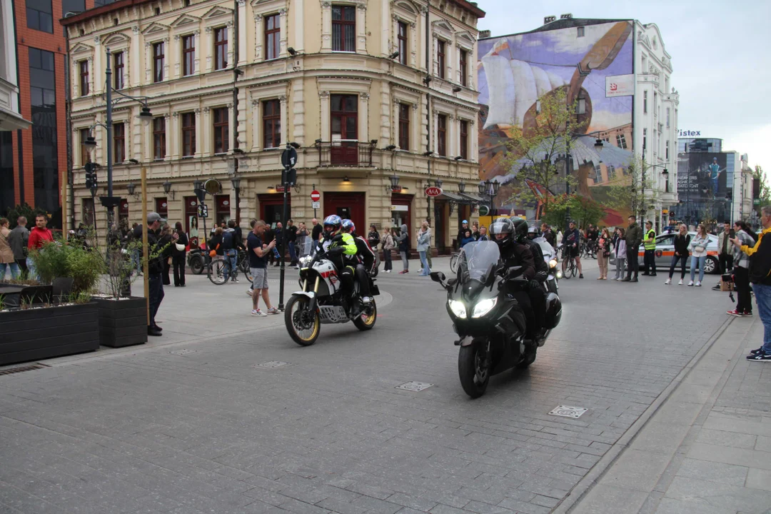 Wielka parada motocyklowa na ulicy Piotrkowskiej w Łodzi