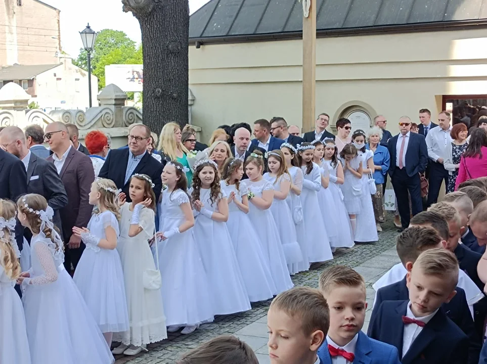 Dzieci przyjmowały Pierwszą Komunię Świętą w kościele pw. św. Anny w Łodzi [galeria]