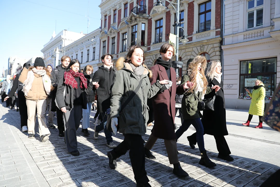 Polonez dla Łodzi. Maturzyści zatańczyli na Piotrkowskiej