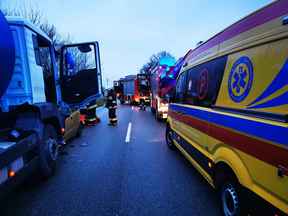 Wypadek  śmiertelny na drodze wojewódzkiej w Tarnówce w gminie Szadek