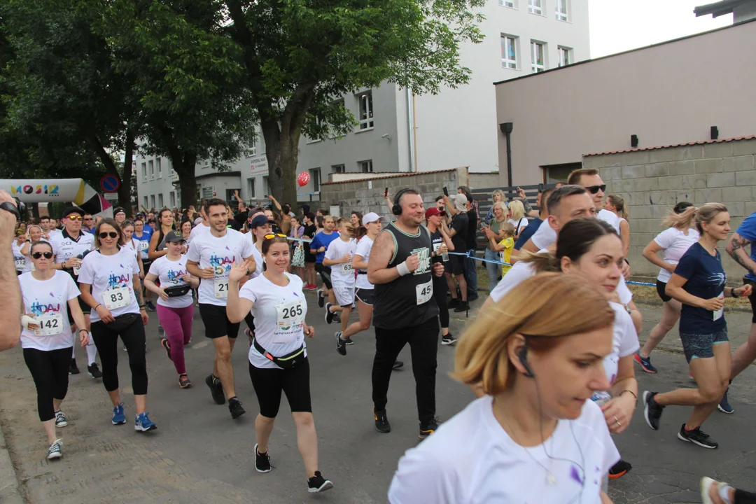 Piknik rodzinny fundacji „Daj piątaka na dzieciaka” na Bałutach