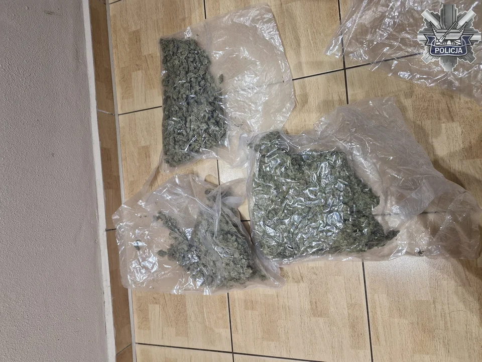 Narkotyki na balkonie