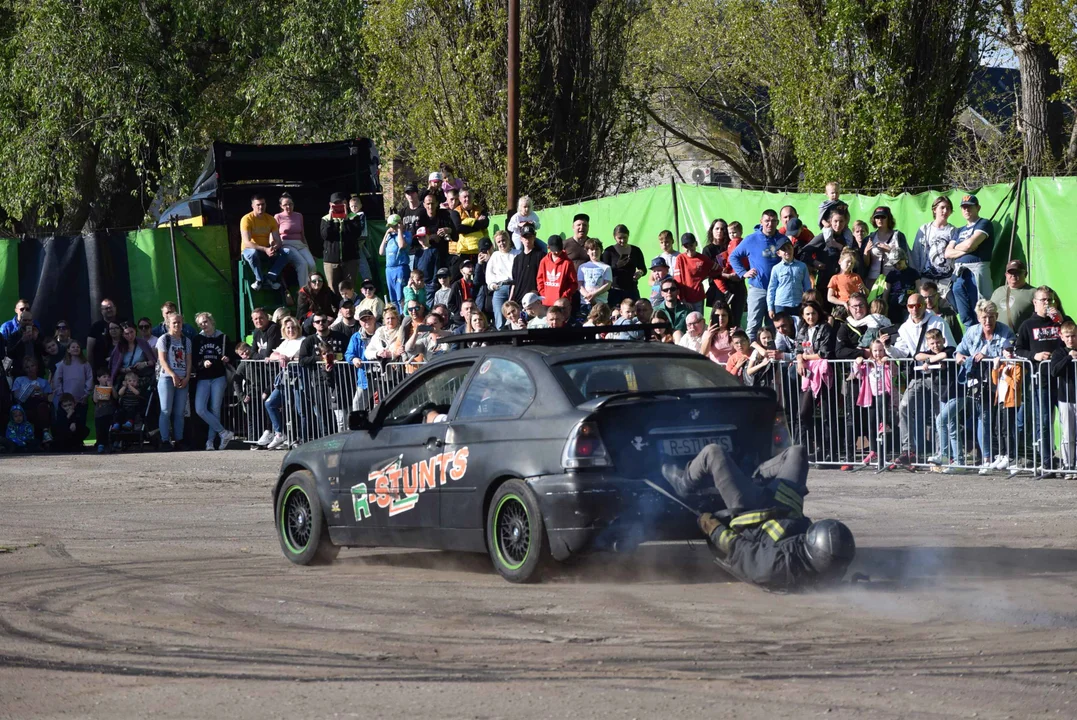 Giganty na czterech kołach zrobiły duże show! Widowiskowy pokaz monster trucków