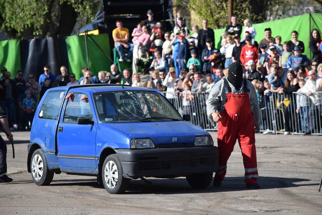 Giganty na czterech kołach zrobiły duże show! Widowiskowy pokaz monster trucków