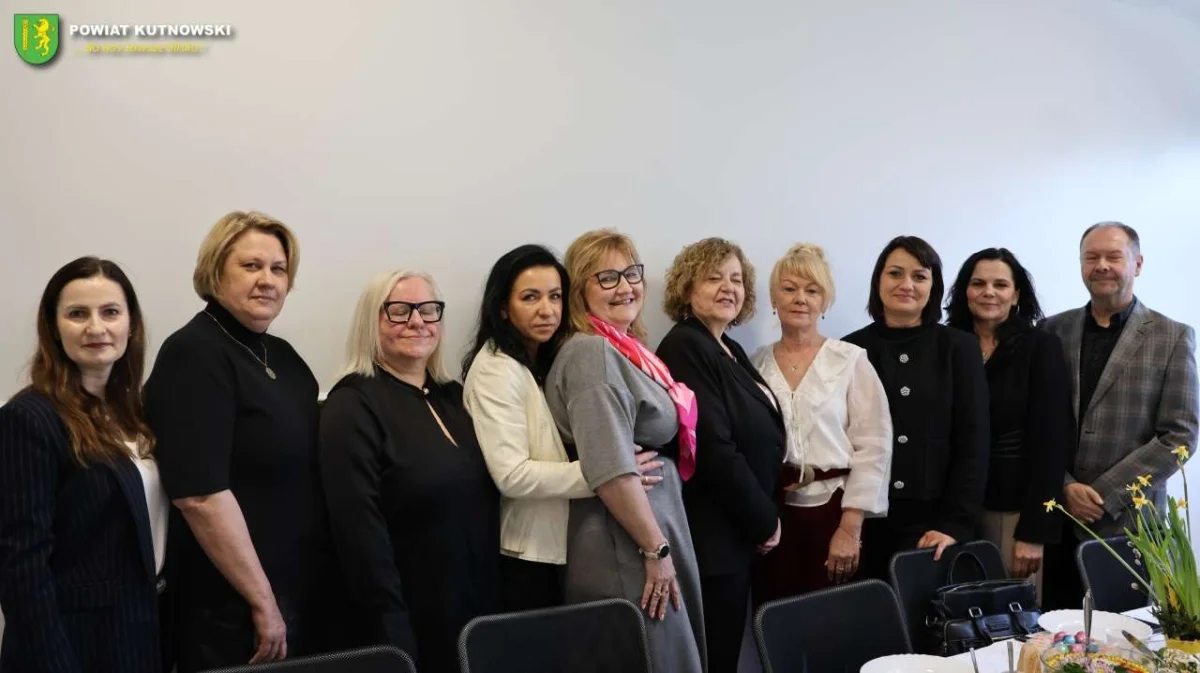 Świąteczny klimat i wspólny stół. Spotkanie wielkanocne w kutnowskim PCPR (ZDJĘCIA)