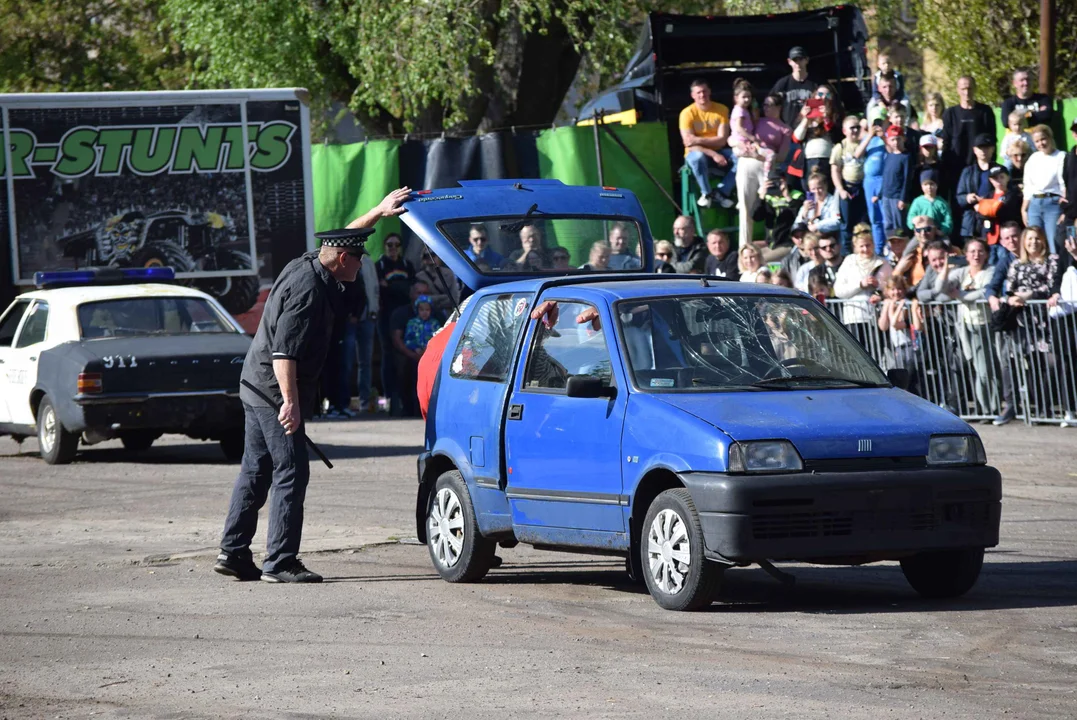 Giganty na czterech kołach zrobiły duże show! Widowiskowy pokaz monster trucków