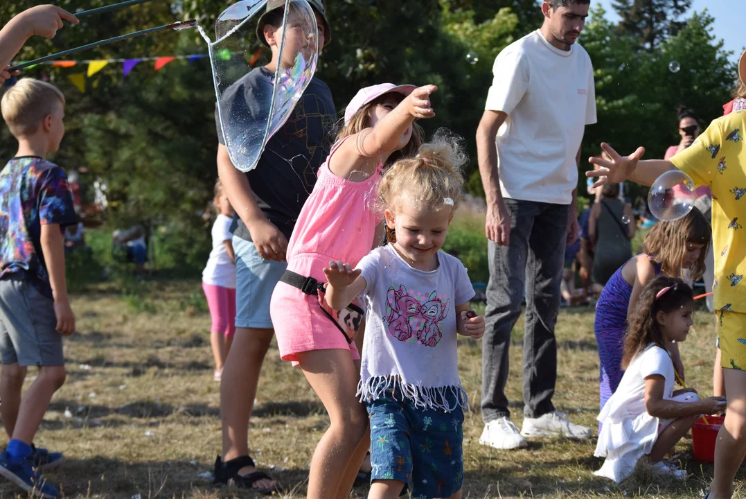 Piknik międzypokoleniowy w Parku Ocalałych w Łodzi