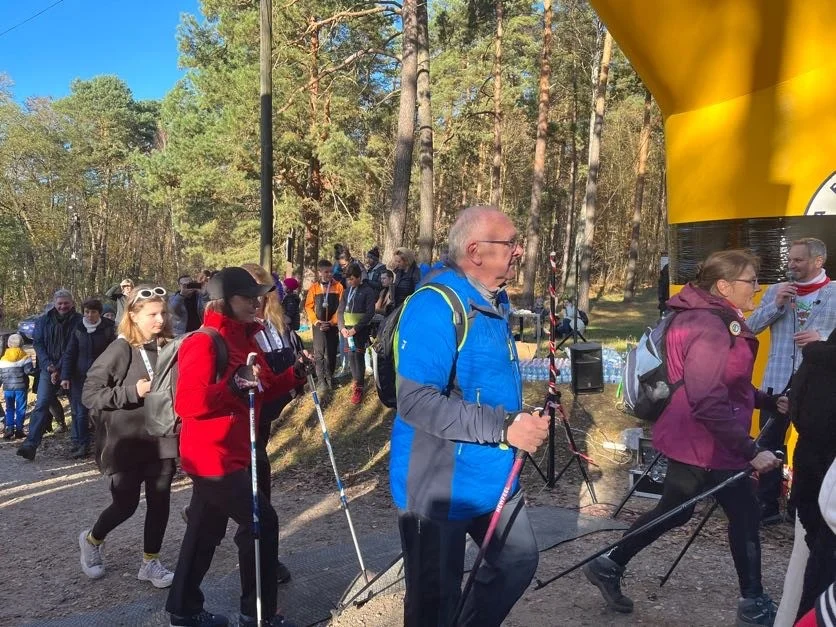 VIII edycja Spaceru i Biegu do Niepodległości w Grotnikach. Piękna pogoda zachęcała do aktywnego spędzania czasu!