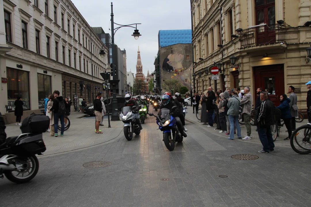 Wielka parada motocyklowa na ulicy Piotrkowskiej w Łodzi