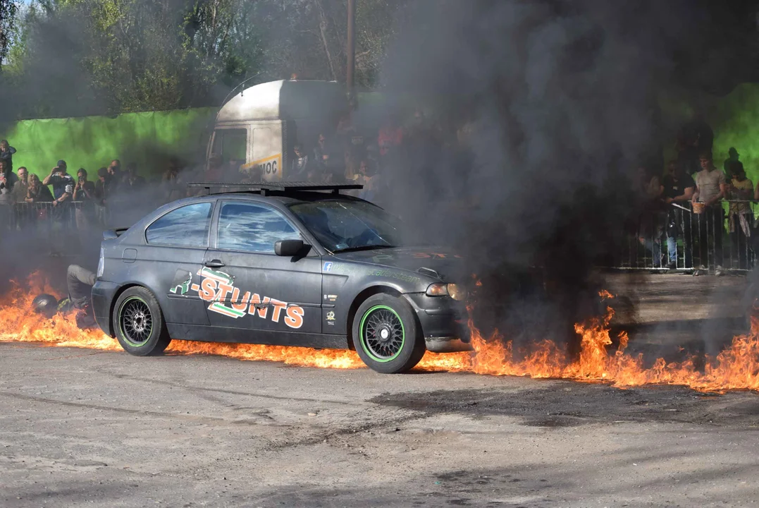 Giganty na czterech kołach zrobiły duże show! Widowiskowy pokaz monster trucków