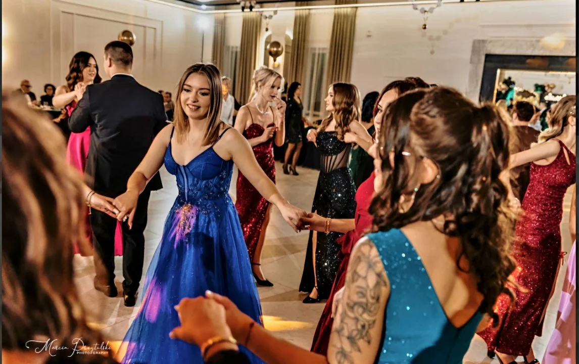 Tę noc zapamiętają na zawsze. Studniówka maturzystów z "Troczewskiego" za nimi (ZDJĘCIA)