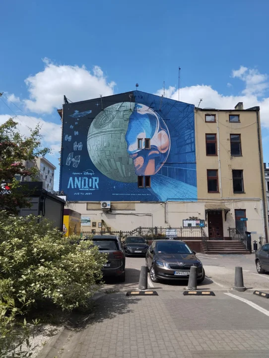 Nowy mural na Piotrkowskiej
