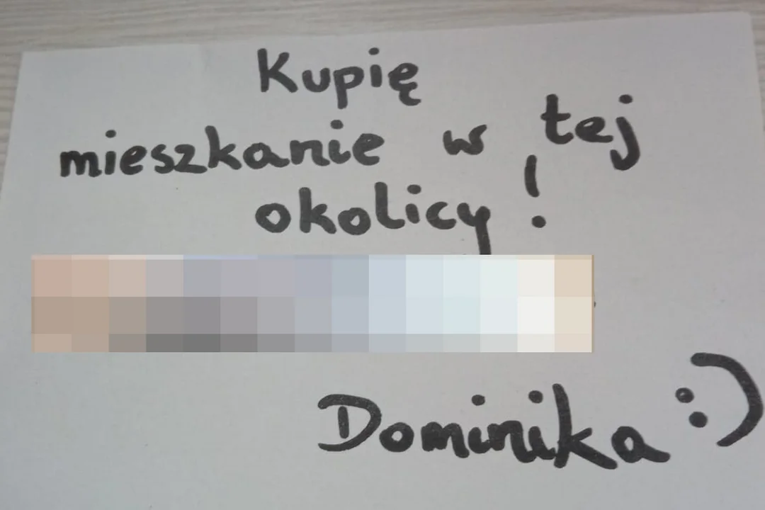 Karteczki w skrzynkach. Wyglądają niewinnie ale czym tak naprawdę są?