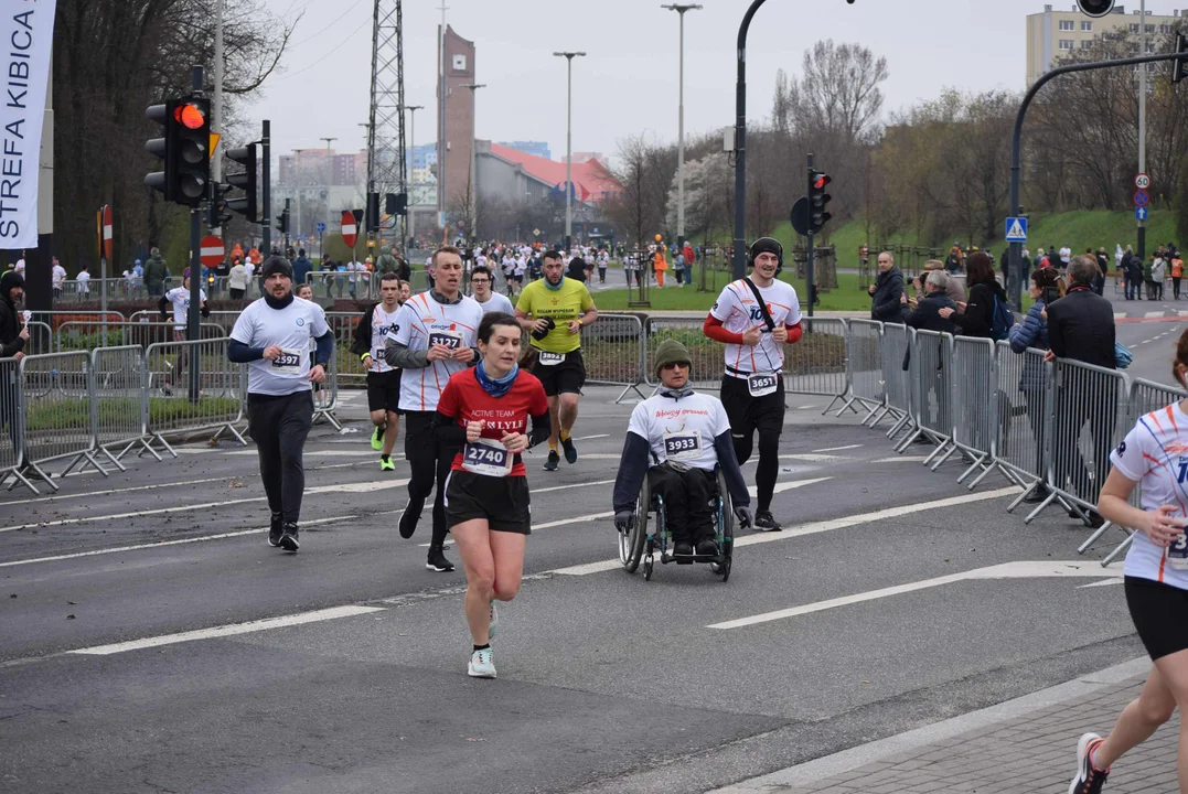 DOZ Maraton ulicami miasta. Zobacz zdjęcia z biegu głównego