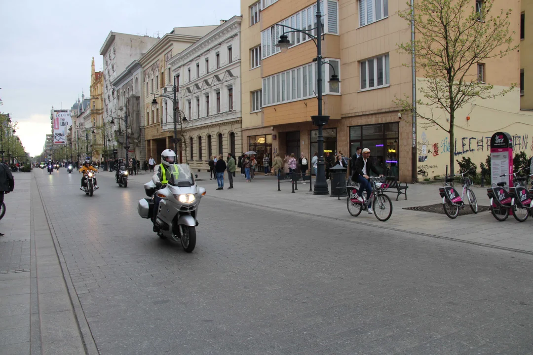 Wielka parada motocyklowa na ulicy Piotrkowskiej w Łodzi