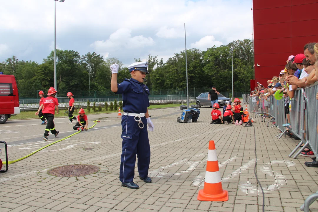 Piknik rodzinny "Bezpieczne Wakacje z Mundurem" pod Atlas Areną