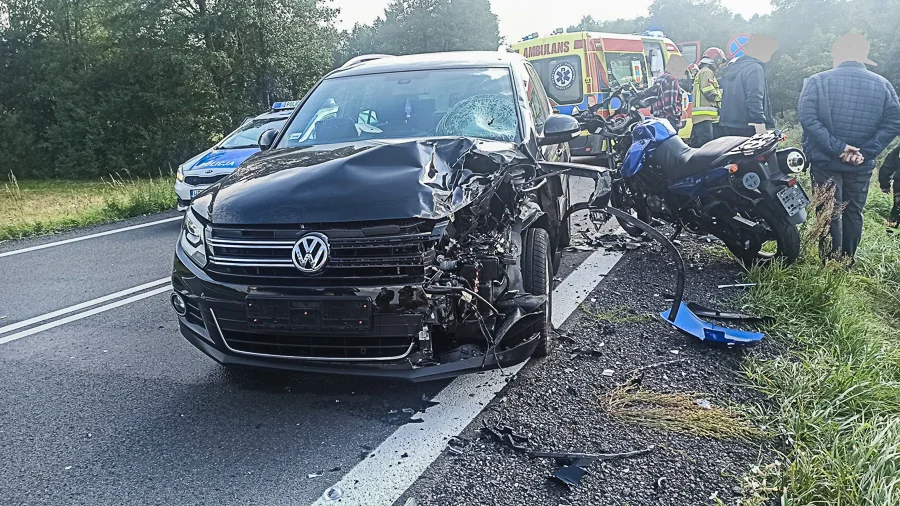 Groźny wypadek w Wadlewie. Zderzenie motocyklisty z samochodem osobowym [FOTO] - Zdjęcie główne