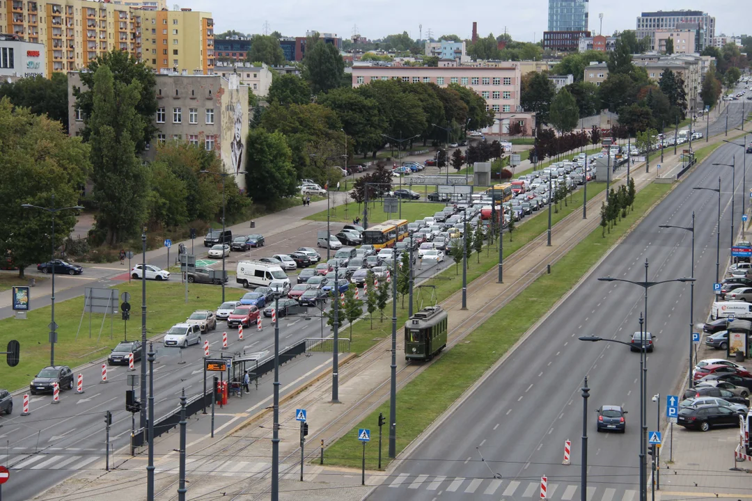 Utrudnienia na al. Piłsudskiego w Łodzi - 23.09.2023 r.