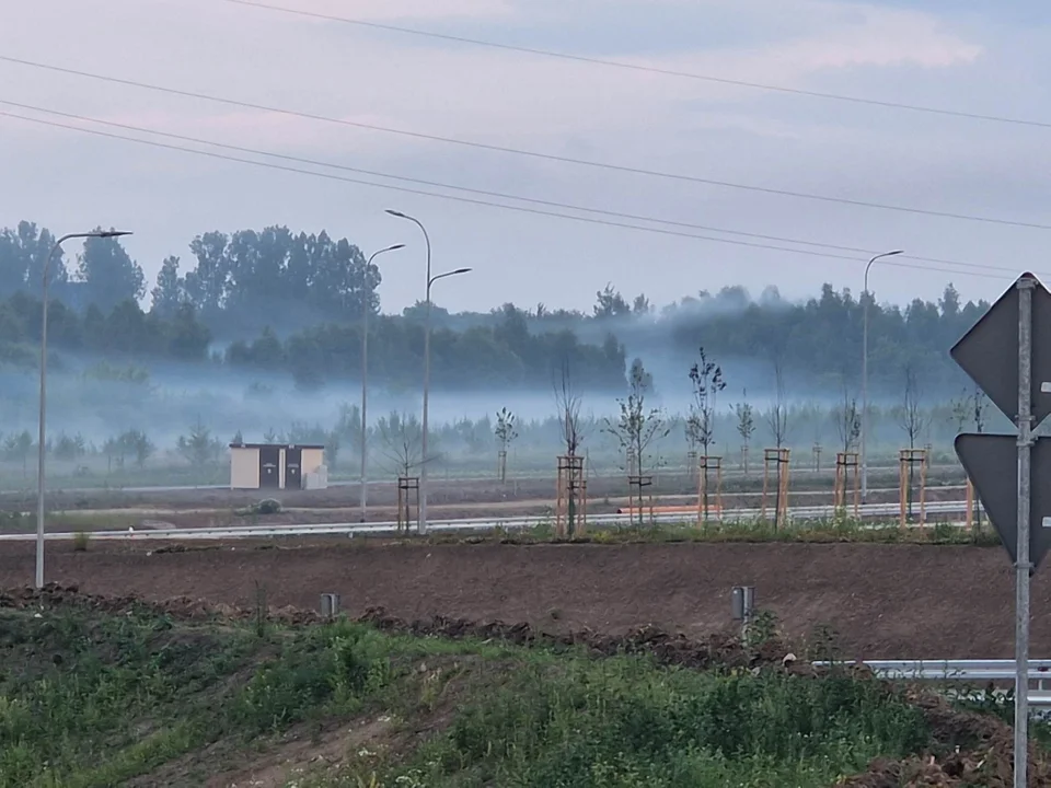 Pożar na składowisku odpadów chemicznych w Zgierzu. Potężny smród w całym mieście [ZDJĘCIA]