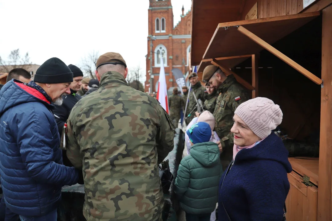 Tłumy na Pikniku Wojskowym z okazji Święta Niepodległości