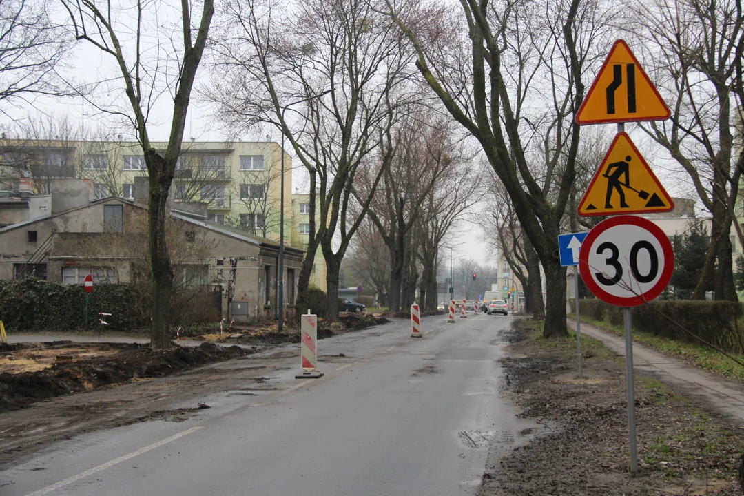 Utrudnienia dla pieszych i podróżnych MPK Łódź na Lutomierskiej