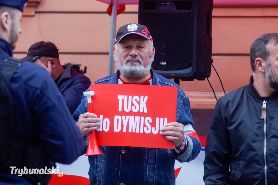 happening przed wizyta Tuska w Piotrkowie