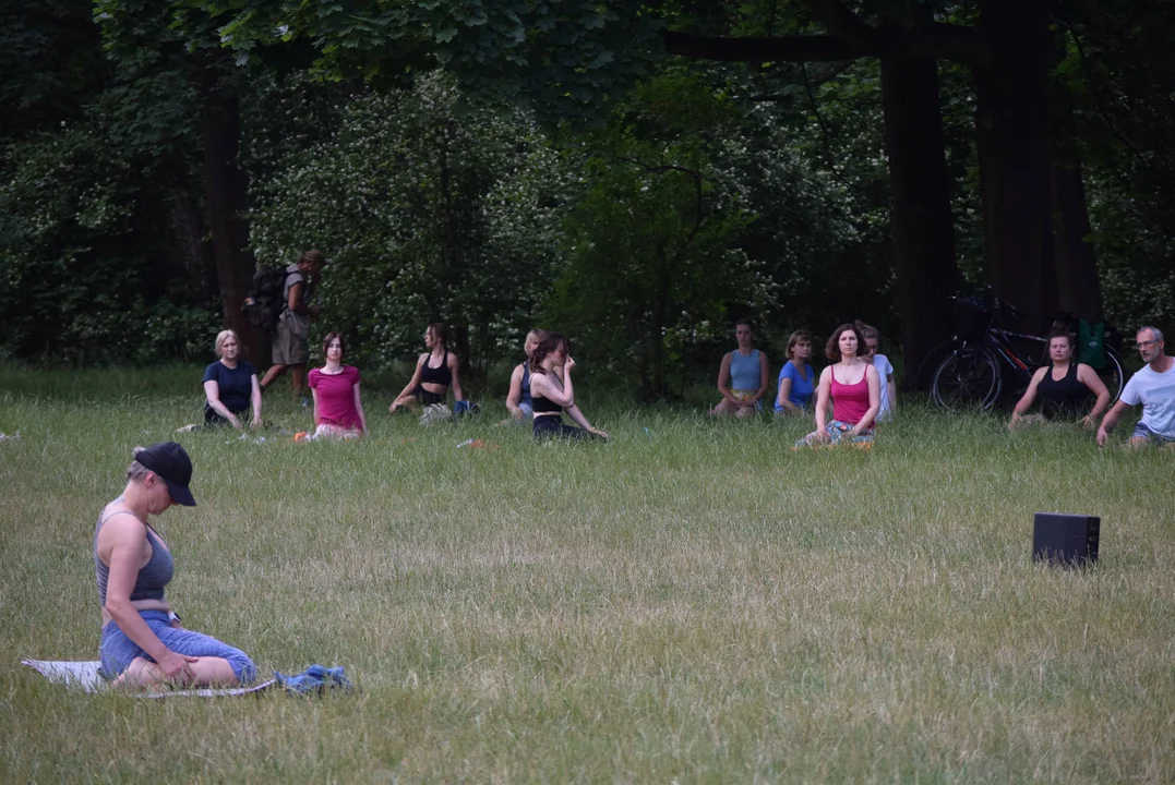 Joga w Parku Poniatowskiego