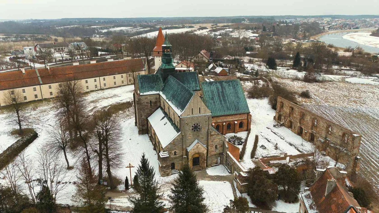 Opactwo Cystersów w Sulejowie. To jedyny tak dobrze zachowany warowny klasztor cysterski w Polsce! [ZDJĘCIA] - Zdjęcie główne