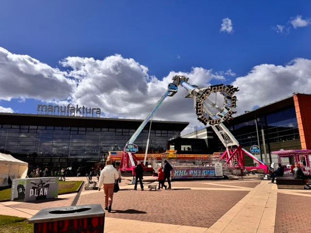 Rynek Manufaktury zmienił się w lunapark. Ruszył Festiwal Karuzel [ZDJĘCIA]