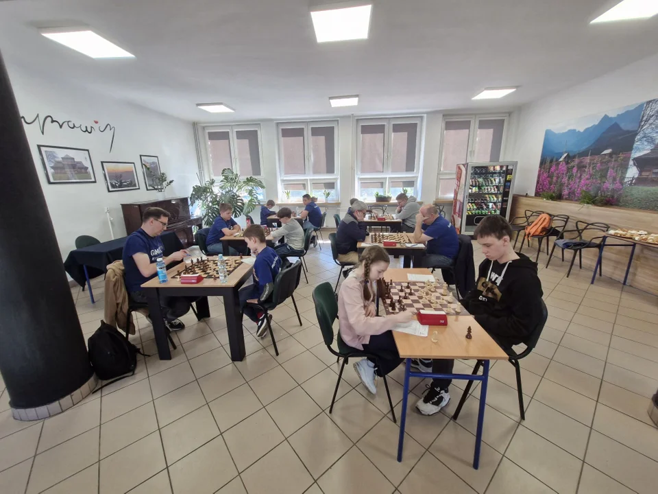 Turnieje szachowe w kutnowskim "Kasprowiczu" (ZDJĘCIA)