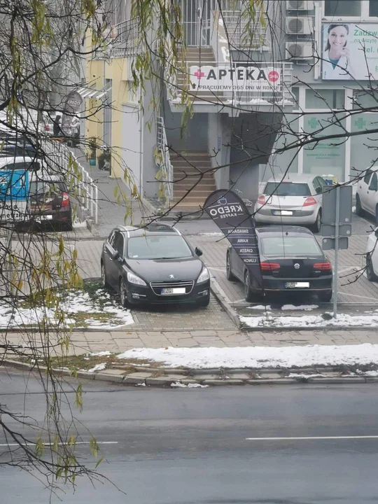 Jak parkują zgierzanie? Kolejna odsłona galerii "mistrzów". Czyżby bili się o palmę pierwszeństwa? [zdjęcia]