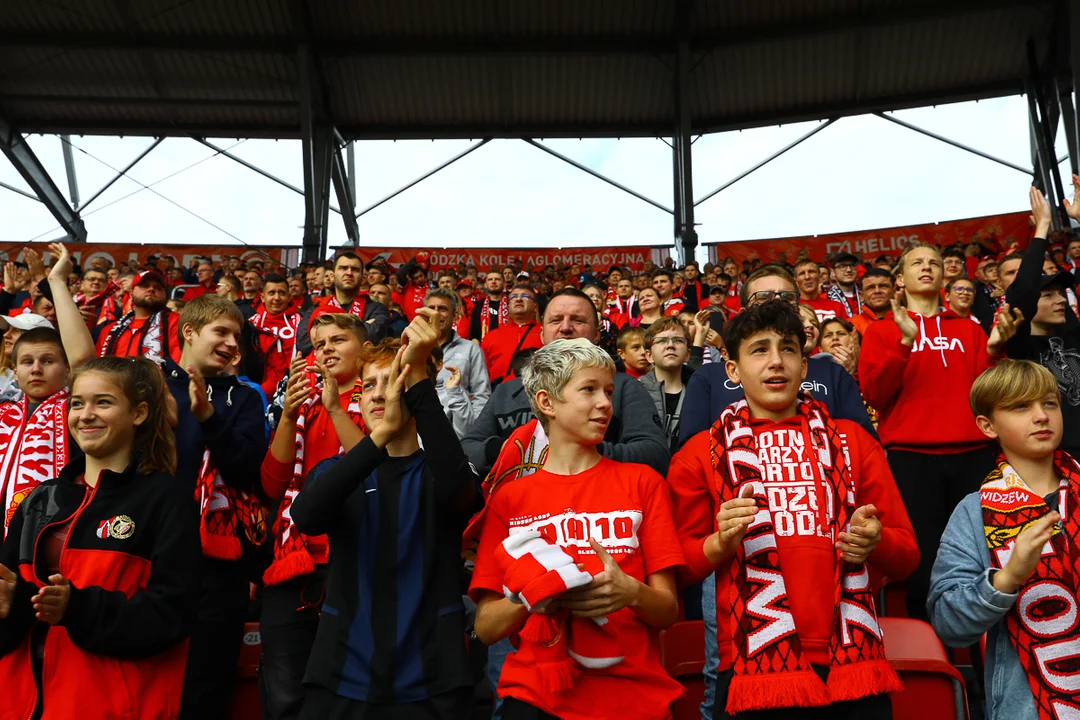 Genialny doping kibiców Widzewa na spotkaniu z Zagłębiem