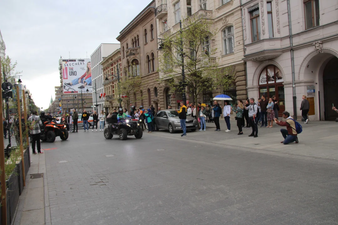 Wielka parada motocyklowa na ulicy Piotrkowskiej w Łodzi