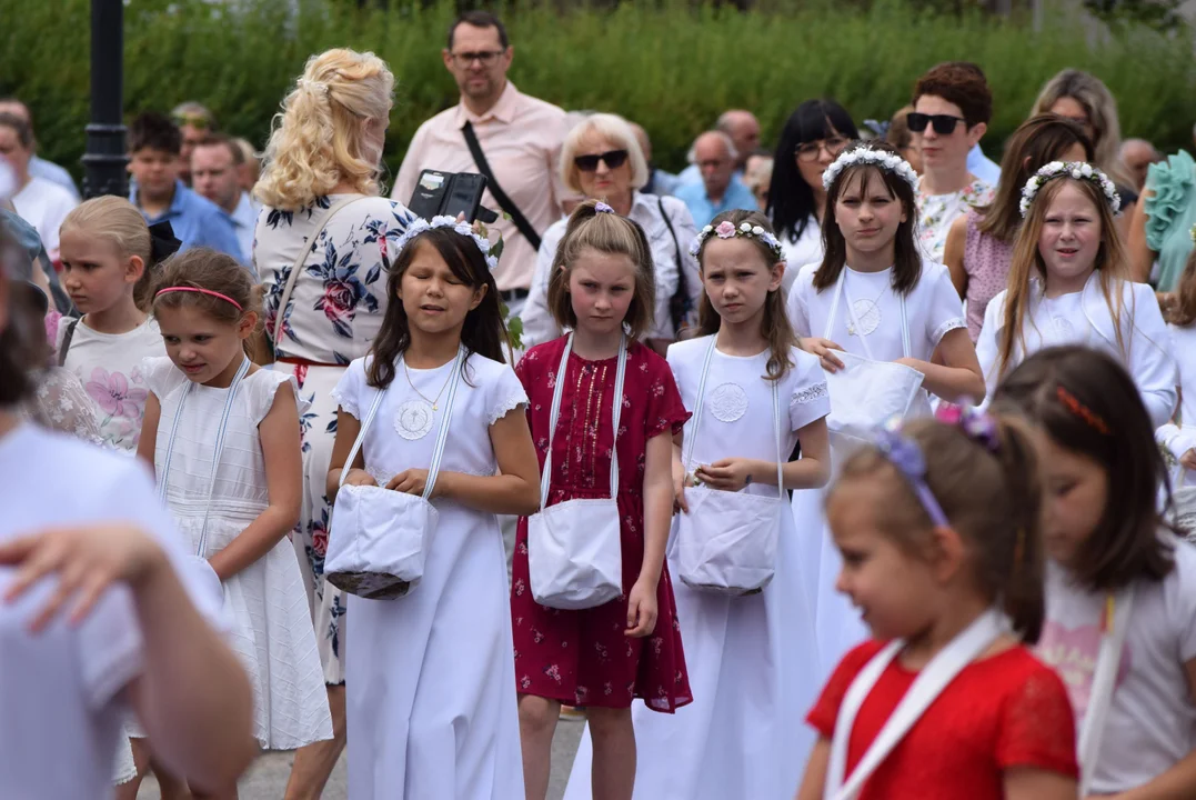 procesja Bożego Ciała w parafii Matki Bożej Dobrej Rady w Zgierzu