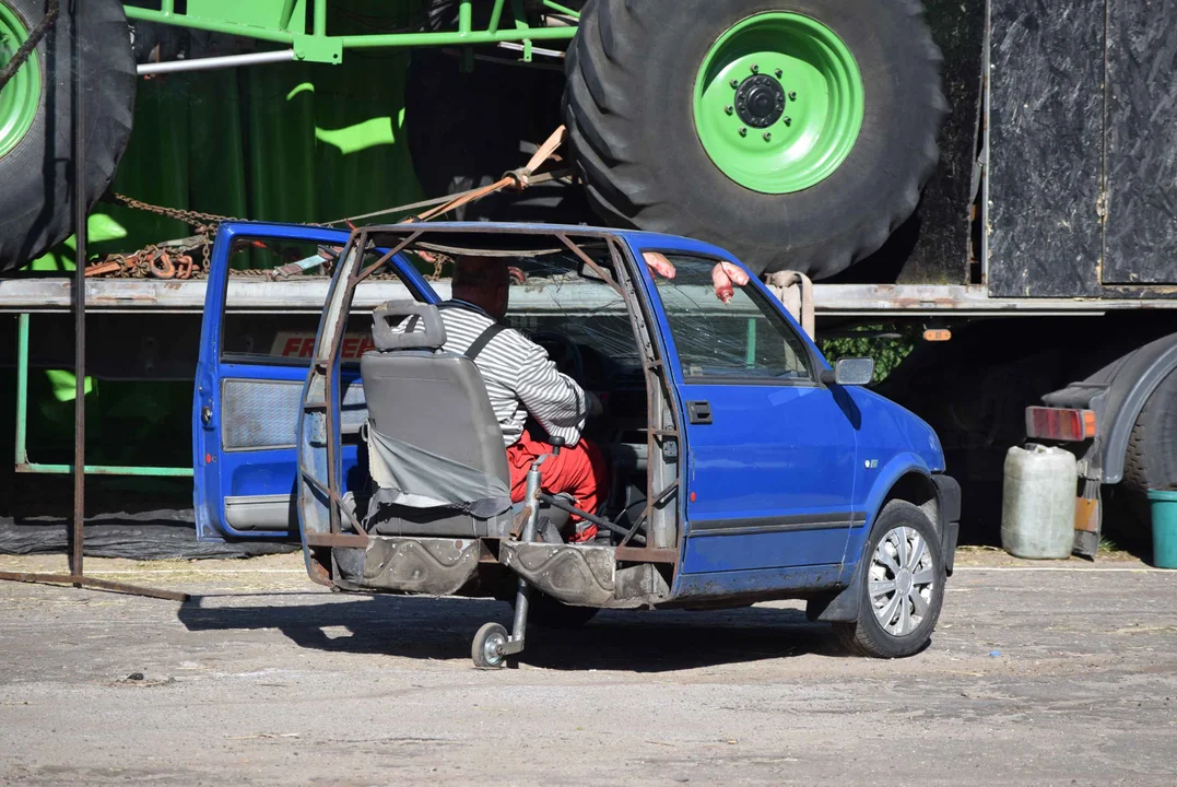 Giganty na czterech kołach zrobiły duże show! Widowiskowy pokaz monster trucków