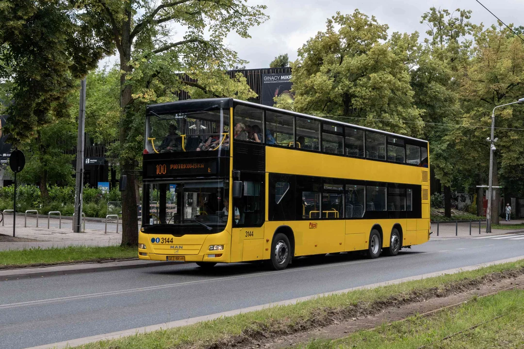 Na ulice miasta wyruszył żółty piętrowy autobus Łódzkich Linii Turystycznych. Będzie jeździł w każdy weekend [ZDJĘCIA] - Zdjęcie główne