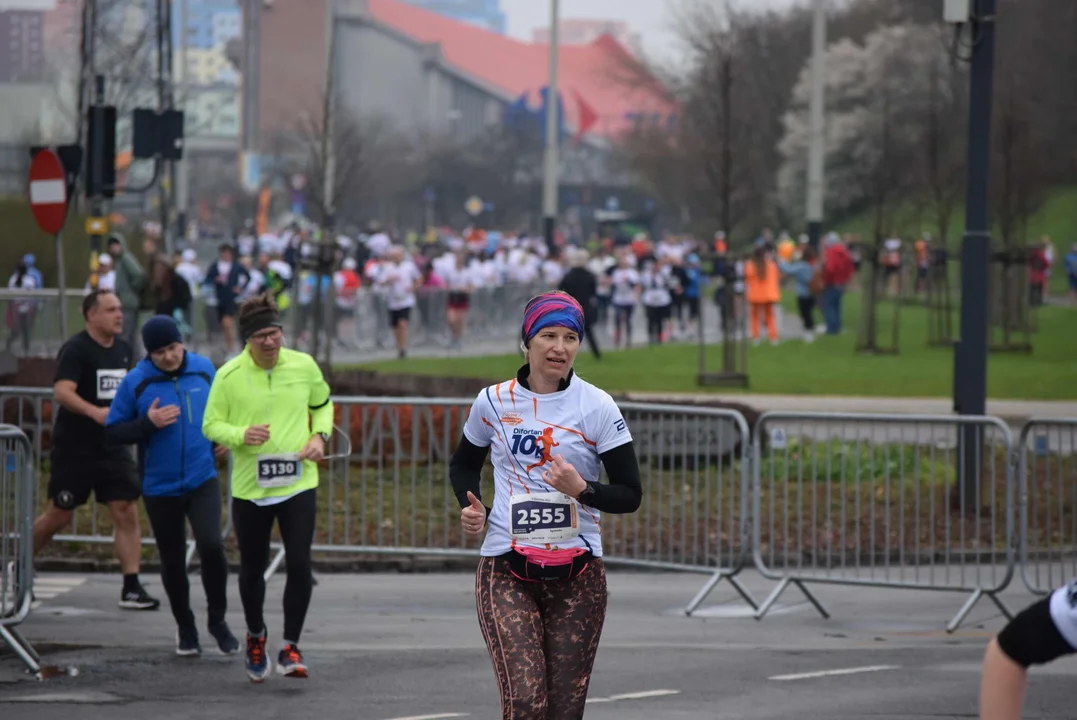 DOZ Maraton ulicami miasta. Zobacz zdjęcia z biegu głównego