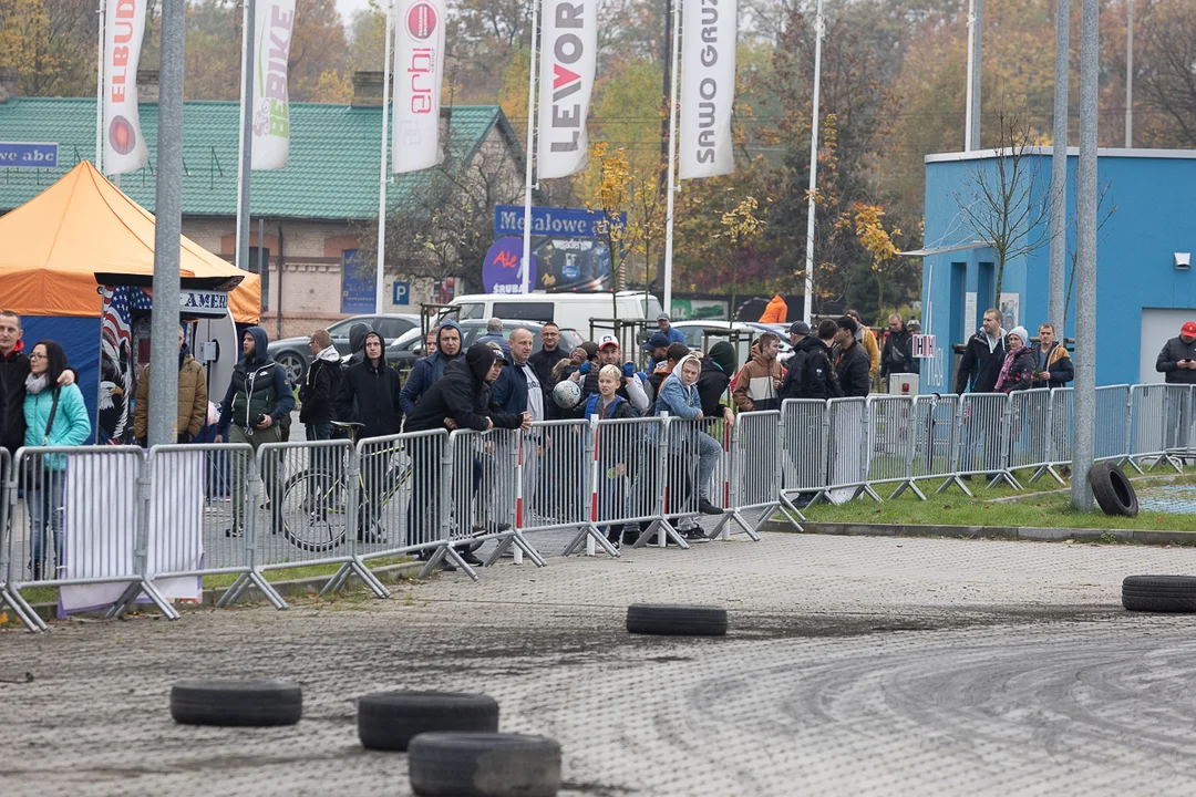 Pokazy drifterów, sportowych aut, rodzinne atrakcje i wiele więcej w Moto Arenie