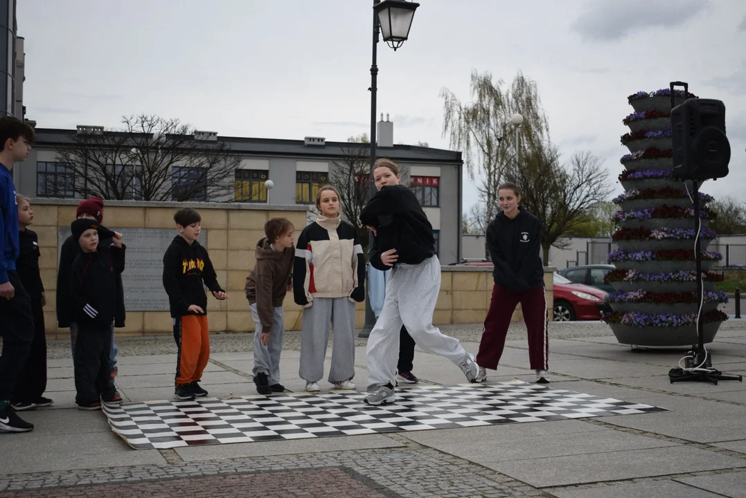 Konferencja na placu Kilińskiego w Zgierzu