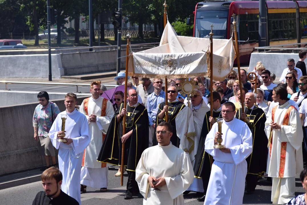 Procesje Bożego Ciała przeszły ulicami Łodzi