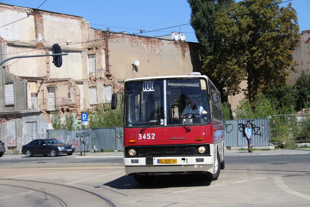 Ikarus 280 na linii turystycznej 100