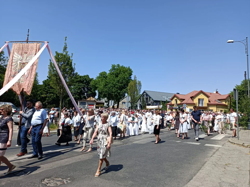 Ulicami Zgierza przeszły procesje Bożego Ciała.