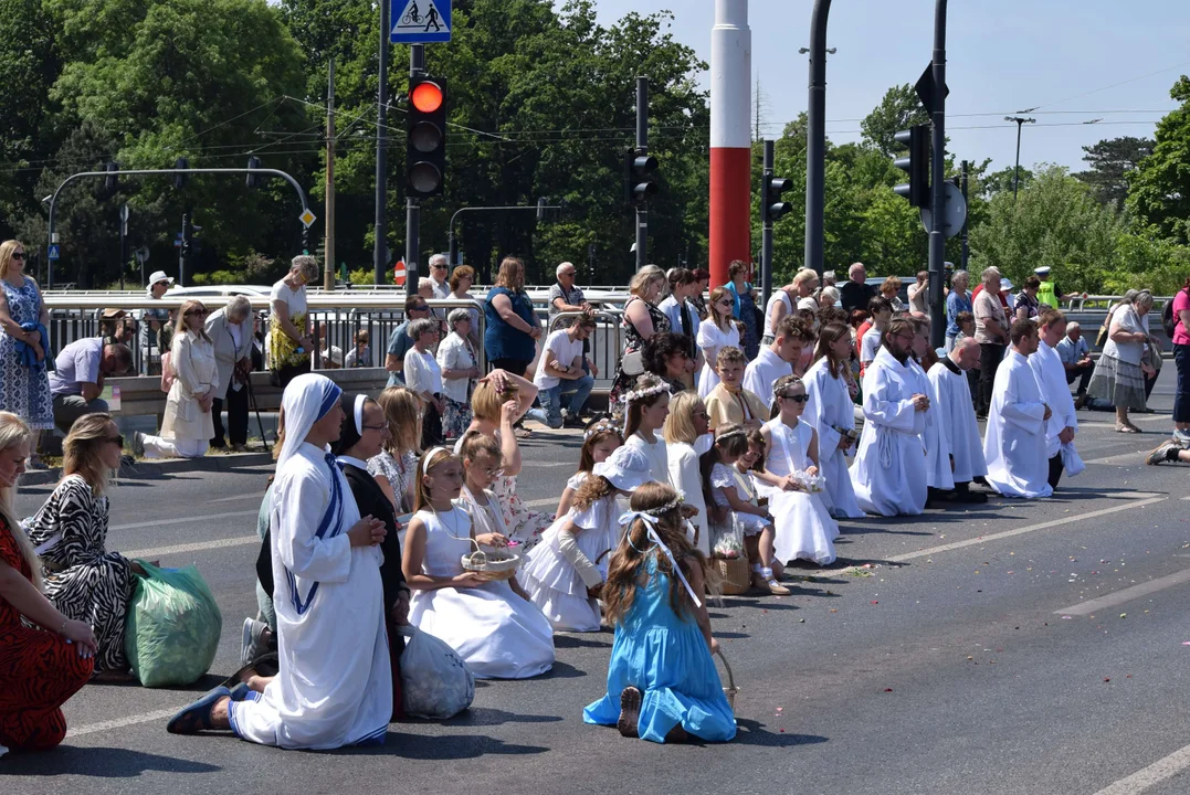 Procesje Bożego Ciała przeszły ulicami Łodzi