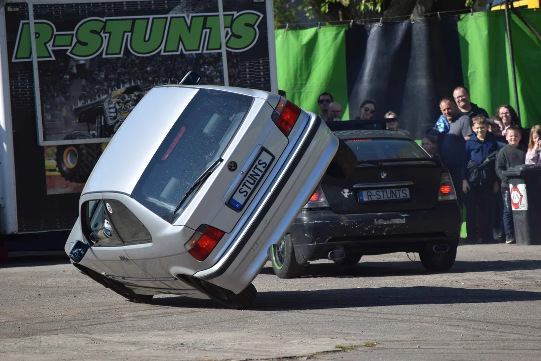 Giganty na czterech kołach zrobiły duże show! Widowiskowy pokaz monster trucków